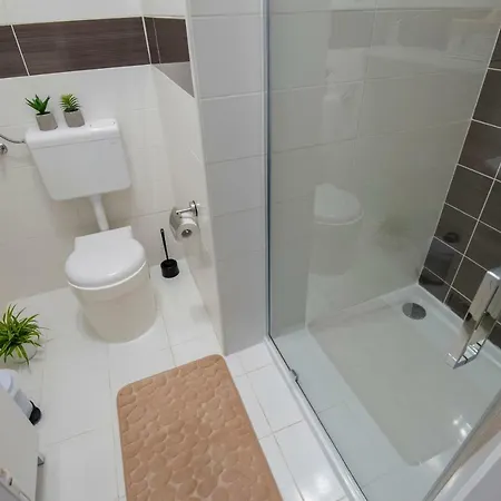 Lenny Guest house