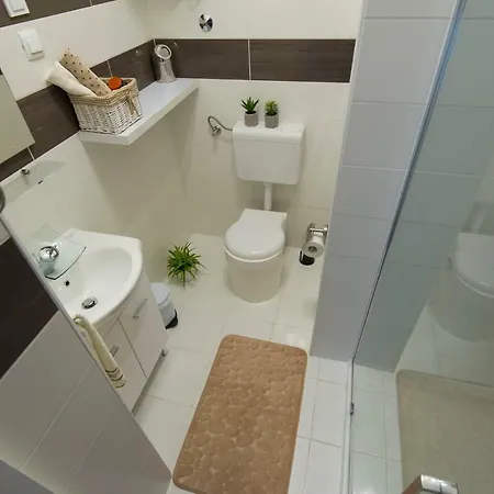 Lenny Casa de hóspedes 3*